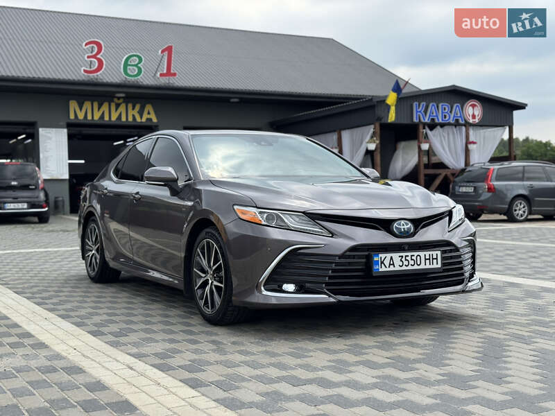 Седан Toyota Camry 2021 в Ирпене
