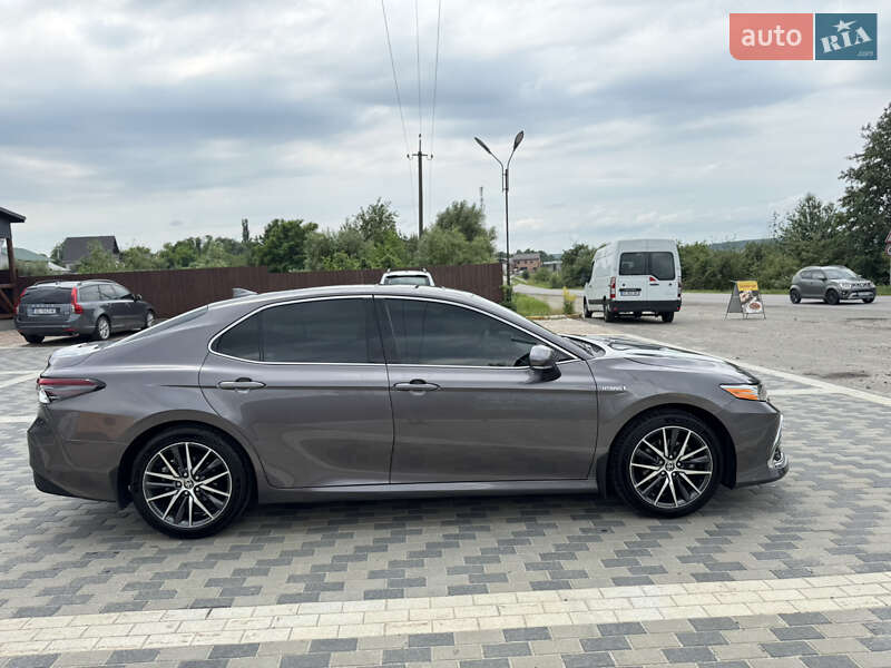 Седан Toyota Camry 2021 в Ирпене