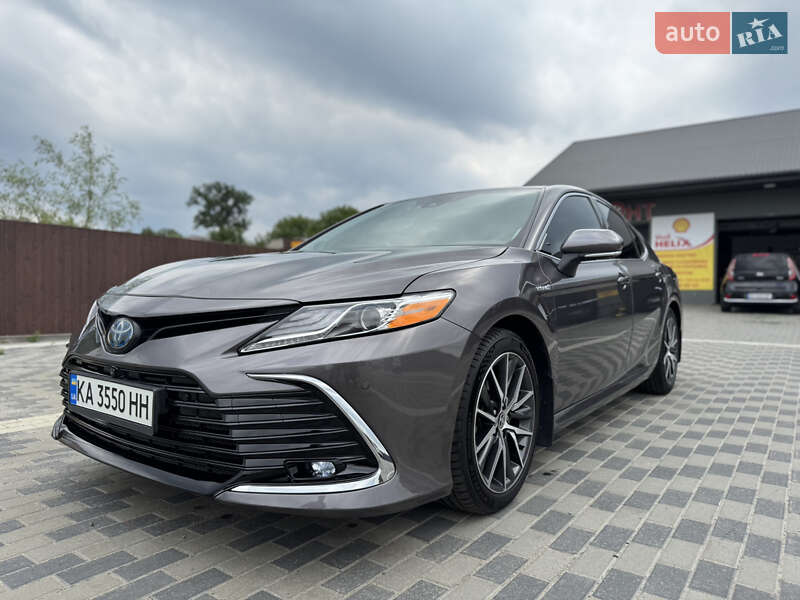Седан Toyota Camry 2021 в Ирпене