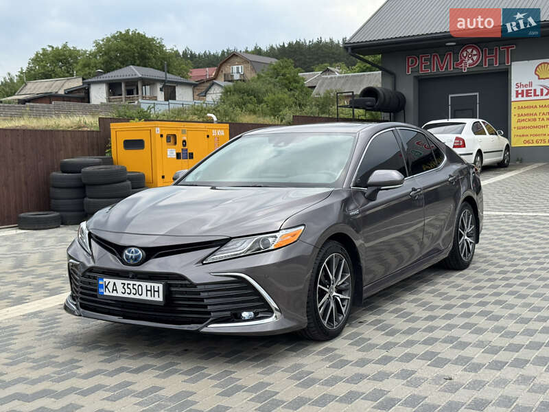 Седан Toyota Camry 2021 в Ирпене