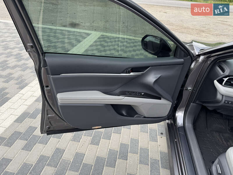 Седан Toyota Camry 2021 в Ирпене