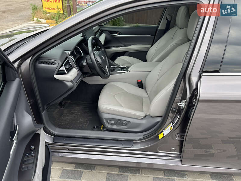 Седан Toyota Camry 2021 в Ирпене