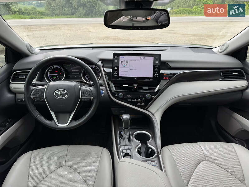 Седан Toyota Camry 2021 в Ирпене