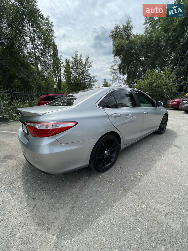 Седан Toyota Camry 2015 в Киеве