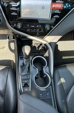 Седан Toyota Camry 2018 в 