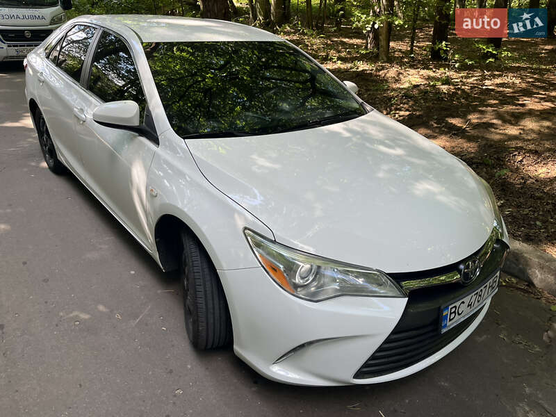 Седан Toyota Camry 2015 в Львові