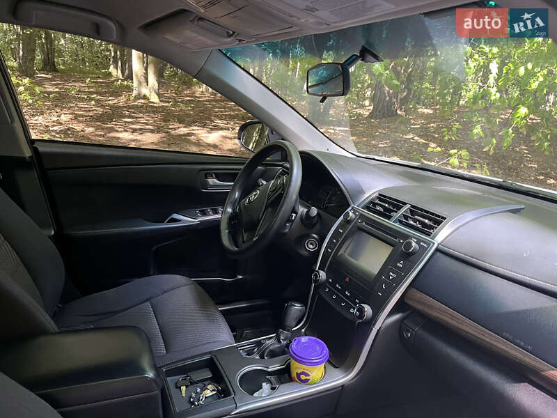 Седан Toyota Camry 2015 в Львові