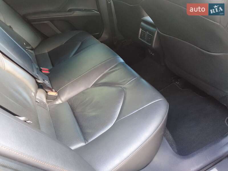 Седан Toyota Camry 2019 в Виннице
