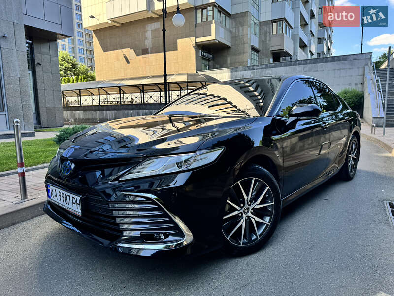 Toyota Camry 2021