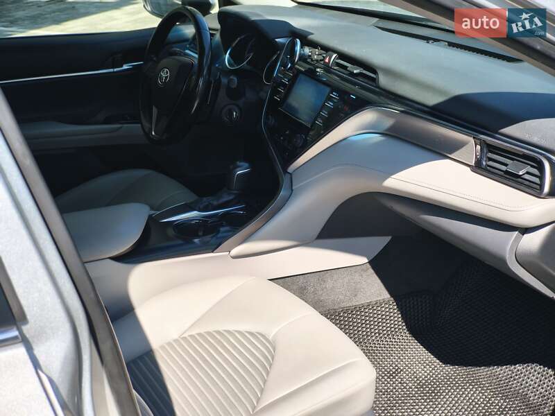 Седан Toyota Camry 2018 в Львові