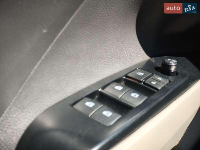 Седан Toyota Camry 2018 в Львові