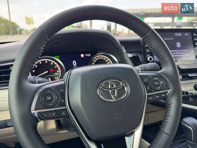 Седан Toyota Camry 2023 в Миколаєві
