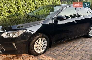 Седан Toyota Camry 2017 в Києві