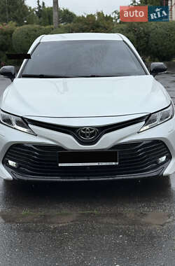 Седан Toyota Camry 2018 в Тернополе