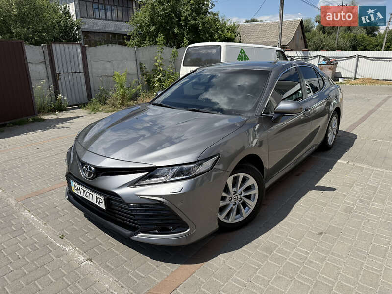 Седан Toyota Camry 2021 в Киеве