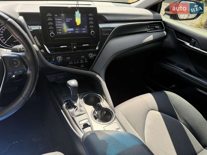 Седан Toyota Camry 2021 в Киеве