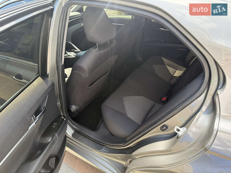 Седан Toyota Camry 2021 в Киеве
