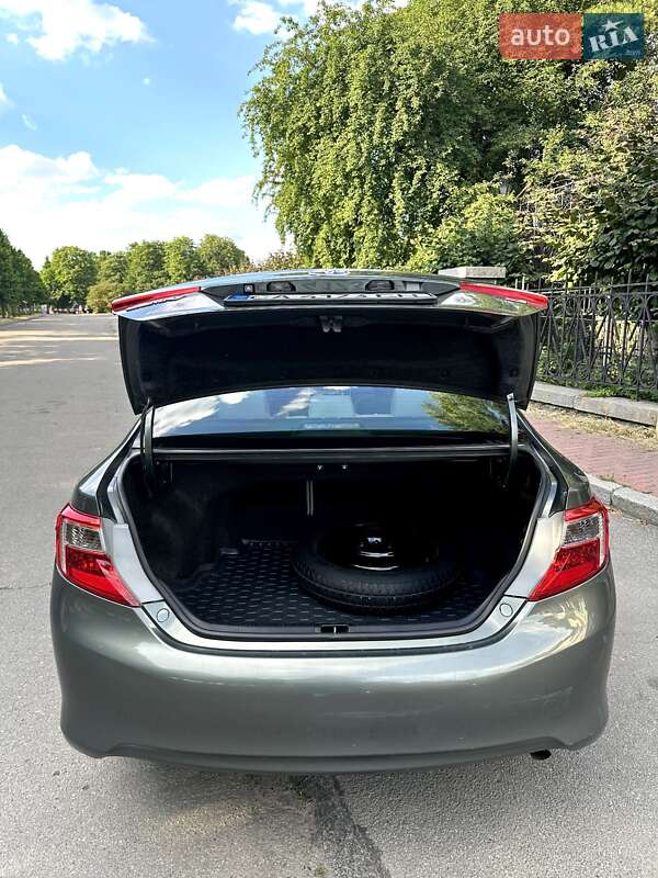Седан Toyota Camry 2014 в Умані