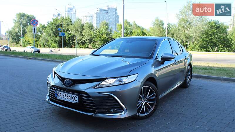 Toyota Camry 2021