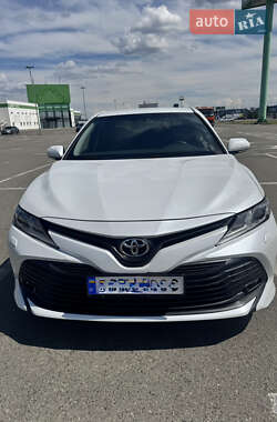 Toyota Camry 2019