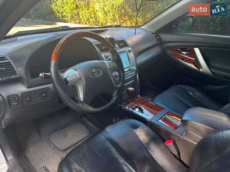 Седан Toyota Camry 2008 в Киеве