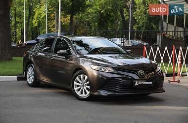 Седан Toyota Camry 2018 в Харькове