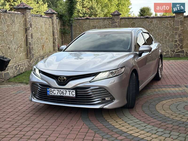 Седан Toyota Camry 2017 в Львові