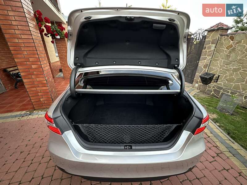 Седан Toyota Camry 2017 в Львові