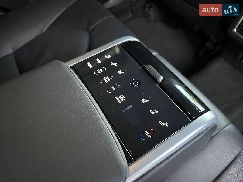 Седан Toyota Camry 2017 в Львові