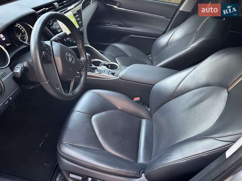 Седан Toyota Camry 2017 в Львові