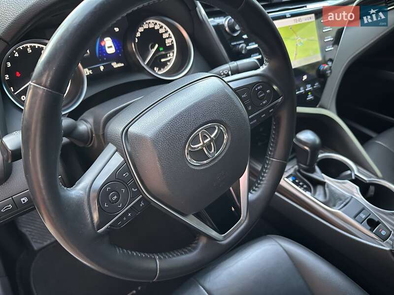 Седан Toyota Camry 2017 в Львові