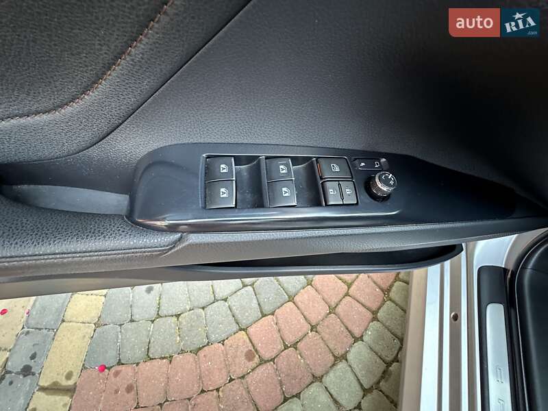 Седан Toyota Camry 2017 в Львові