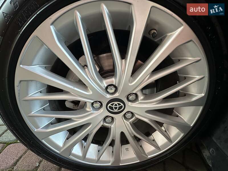 Седан Toyota Camry 2017 в Львові