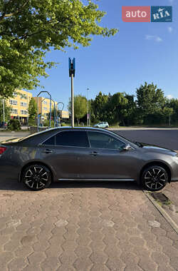 Седан Toyota Camry 2012 в Кривом Роге