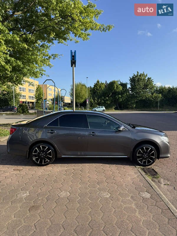Toyota Camry 2012