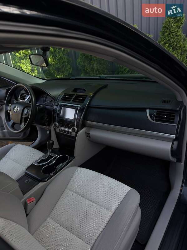 Седан Toyota Camry 2013 в Днепре