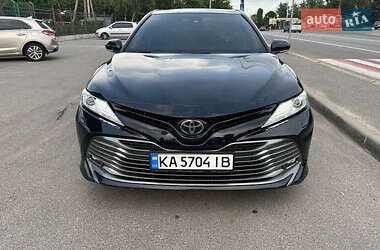 Седан Toyota Camry 2018 в Києві