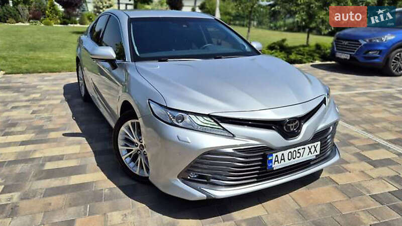 Toyota Camry 2019