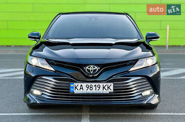 Седан Toyota Camry 2017 в Києві