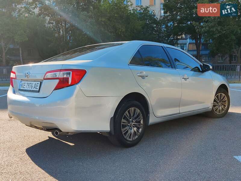 Седан Toyota Camry 2014 в Харькове