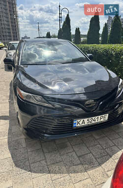 Седан Toyota Camry 2020 в Києві