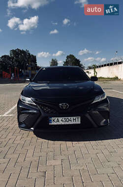 Седан Toyota Camry 2018 в Житомирі