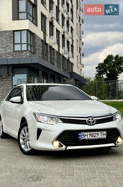 Седан Toyota Camry 2015 в Кропивницком
