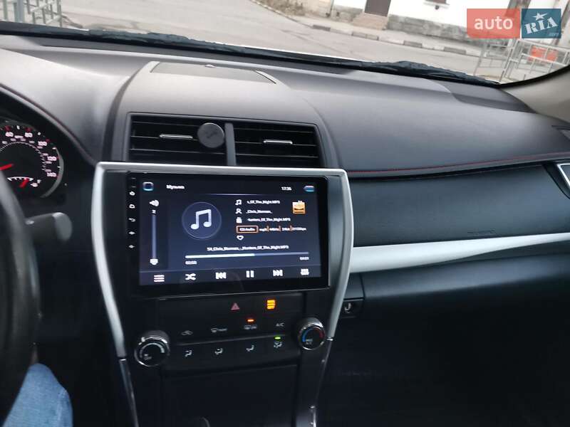 Седан Toyota Camry 2015 в Стрию