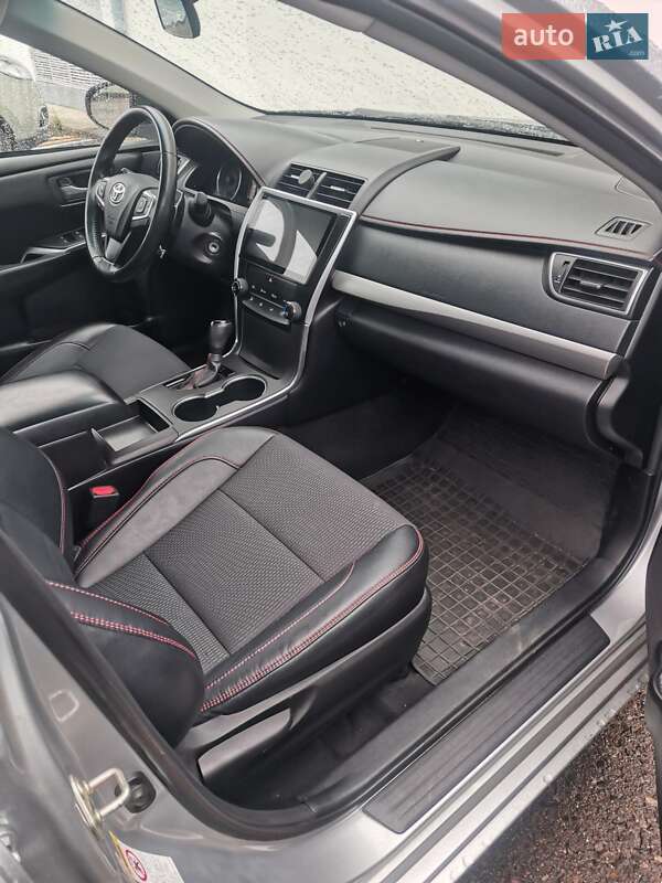 Седан Toyota Camry 2015 в Стрию