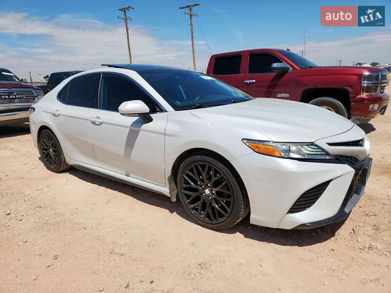 Седан Toyota Camry 2020 в Львові