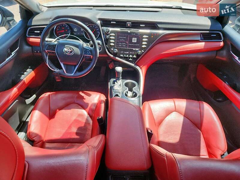 Седан Toyota Camry 2020 в Львові