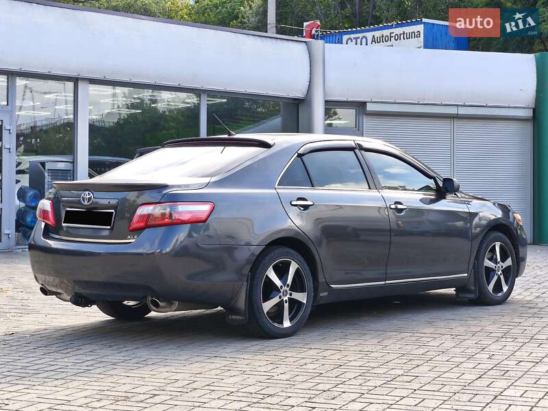 Седан Toyota Camry 2006 в Днепре