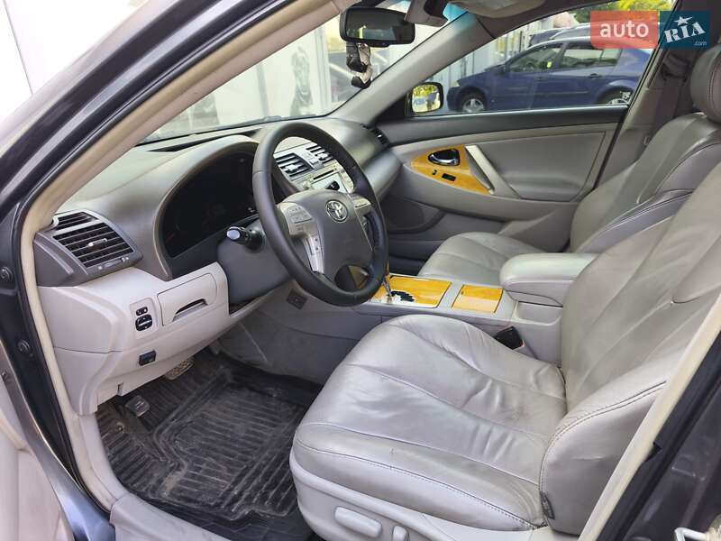 Седан Toyota Camry 2006 в Днепре