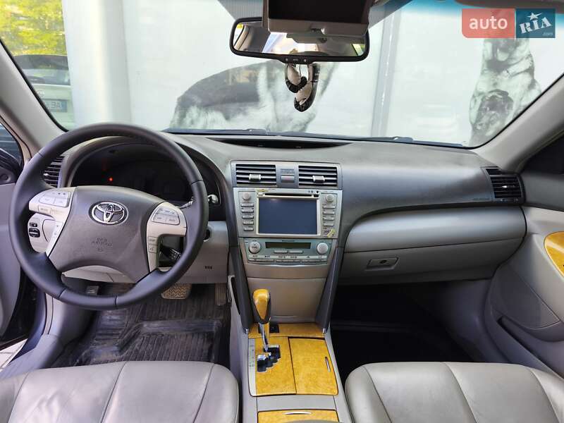 Седан Toyota Camry 2006 в Днепре